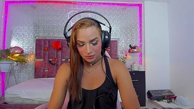 Snapshot of KylieVictoria chatting on October 24, 5:04 am KylieVictoria online show from October 24, 5:04 am