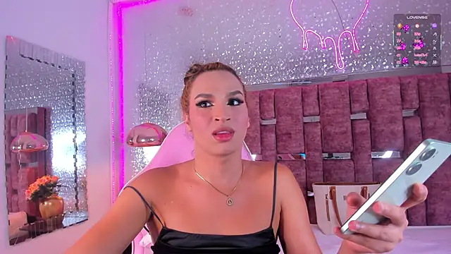 Snapshot of KylieVictoria chatting on November 5, 4:56 am KylieVictoria online show from November 5, 4:56 am