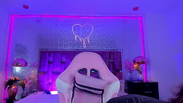 Snapshot of KylieVictoria chatting on November 30, 4:16 am KylieVictoria online show from November 30, 4:16 am