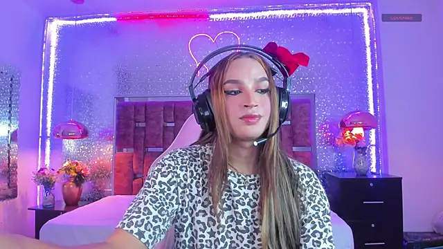 Snapshot of KylieVictoria chatting on December 3, 4:09 am KylieVictoria online show from December 3, 4:09 am