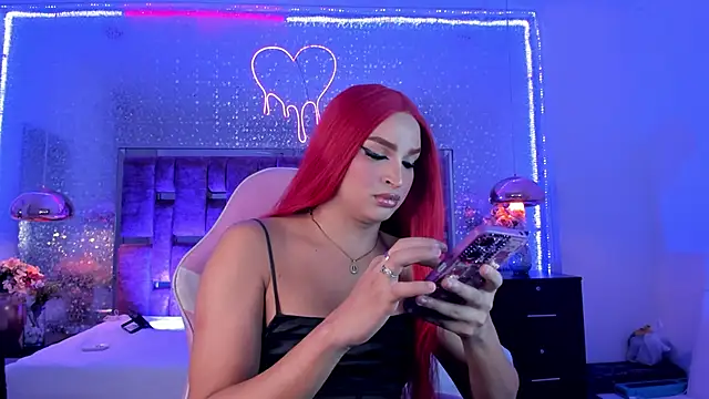 Snapshot of KylieVictoria chatting on December 4, 4:33 am KylieVictoria online show from December 4, 4:33 am