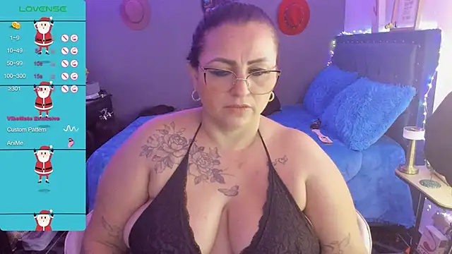 Snapshot of Ivonnee__ chatting on December 13, 9:13 am Ivonnee online show from December 13, 9:13 am