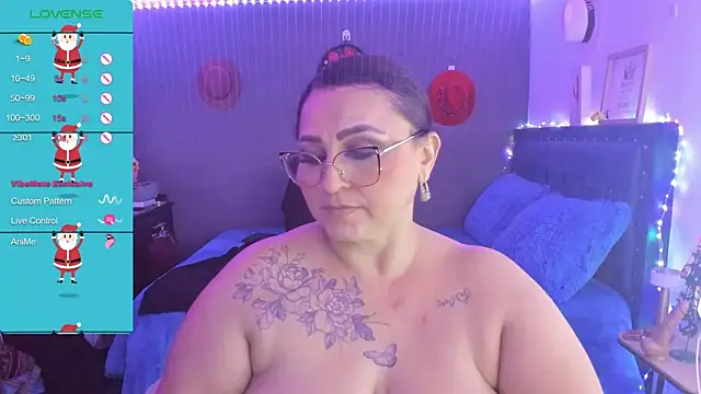 Snapshot of Ivonnee__ chatting on December 15, 10:07 am Ivonnee online show from December 15, 10:07 am