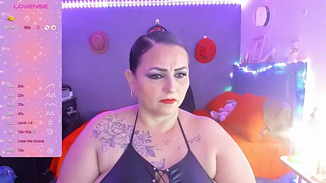 Snapshot of Ivonnee__ chatting on December 28, 4:08 am Ivonnee online show from December 28, 4:08 am