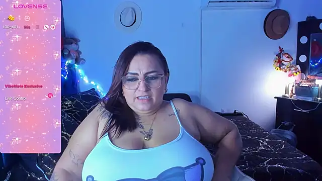 Snapshot of Ivonnee__ chatting on January 18, 5:31 am Ivonnee online show from January 18, 5:31 am