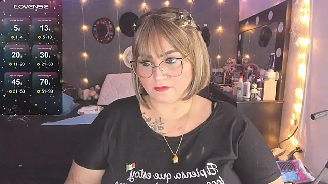 Snapshot of Ivonnee__ chatting on February 19, 3:50 am Ivonnee online show from February 19, 3:50 am