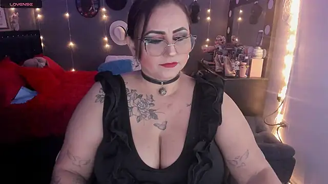 Snapshot of Ivonnee__ chatting on March 2, 2:19 am Ivonnee online show from March 2, 2:19 am