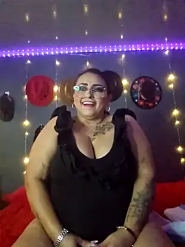 Snapshot of Ivonnee__ chatting on March 2, 8:27 am Ivonnee online show from March 2, 8:27 am