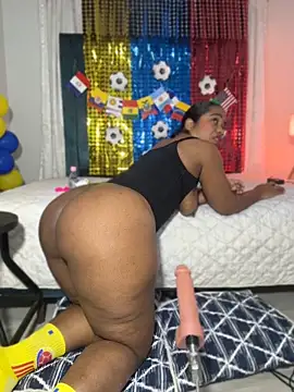 Snapshot of sweetebony_970 chatting on June 19, 12:42 pm sweetebony 970 online show from June 19, 12:42 pm