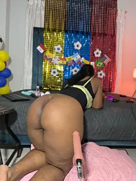 Snapshot of sweetebony_970 chatting on June 20, 12:52 pm sweetebony 970 online show from June 20, 12:52 pm