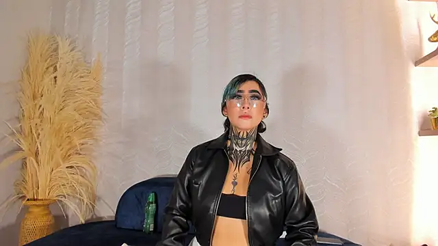 Snapshot of Alahia_Dangelo chatting on May 27, 5:43 pm Alahia Dangelo online show from May 27, 5:43 pm