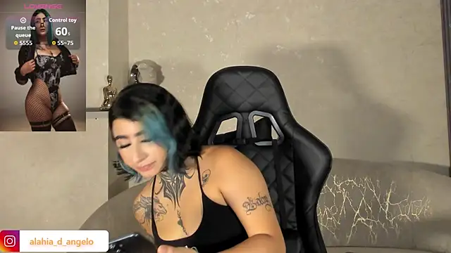 Snapshot of Alahia_Dangelo chatting on June 2, 5:48 pm Alahia Dangelo online show from June 2, 5:48 pm
