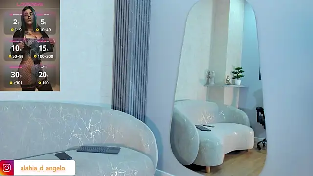 Snapshot of Alahia_Dangelo chatting on June 3, 5:51 pm Alahia Dangelo online show from June 3, 5:51 pm