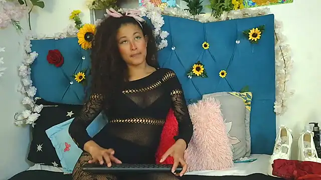 Milkdulce1 online show from May 12, 2:03 pm