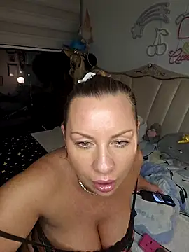 Sparkle2206 online show from April 18, 10:21 pm