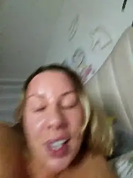 Snapshot of Sparkle2206 chatting on May 15, 10:50 pm Sparkle2206 online show from May 15, 10:50 pm