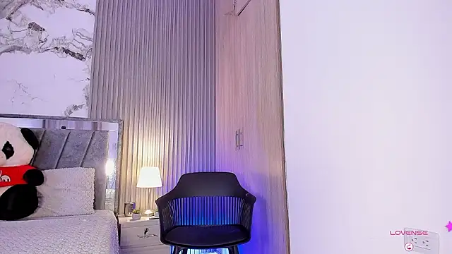 Pink Jazmin online show from February 10, 12:15 am