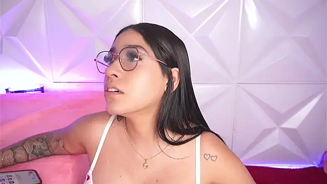 Snapshot of LeagueOfLovers chatting on February 21, 2:06 am LeagueOfLovers online show from February 21, 2:06 am