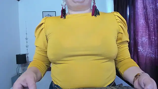 Snapshot of MonyCassius chatting on June 2, 12:29 pm MonyCassius online show from June 2, 12:29 pm