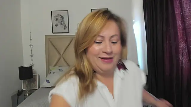 Snapshot of MonyCassius chatting on June 13, 12:14 pm MonyCassius online show from June 13, 12:14 pm