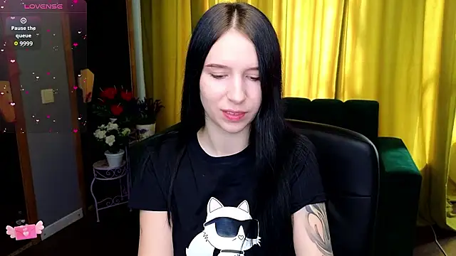 Snapshot of KarolinaBlacks chatting on March 13, 6:31 am KarolinaBlacks online show from March 13, 6:31 am