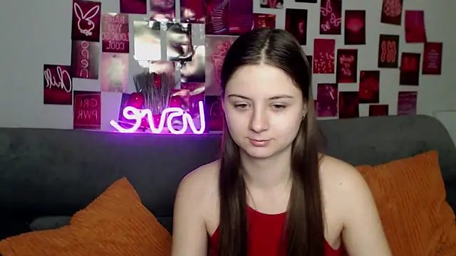 Snapshot of MilanaRoza chatting on December 4, 6:01 am MilanaRoza online show from December 4, 6:01 am