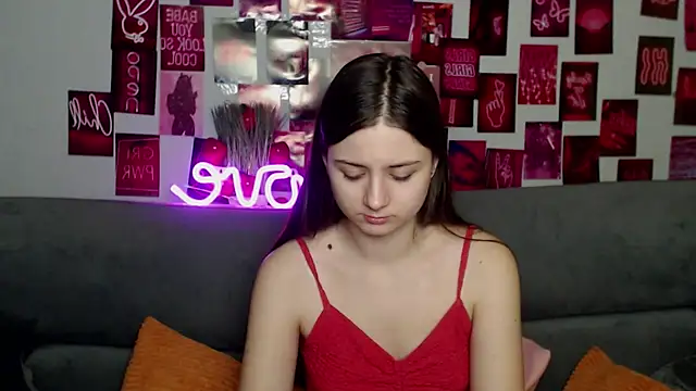 Snapshot of MilanaRoza chatting on December 5, 6:00 am MilanaRoza online show from December 5, 6:00 am