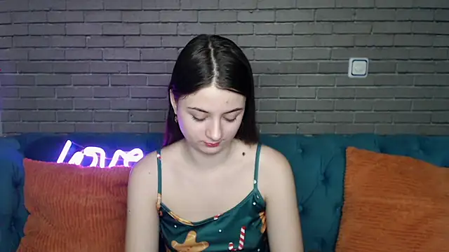 Snapshot of MilanaRoza chatting on December 14, 6:08 am MilanaRoza online show from December 14, 6:08 am