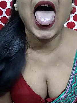 Snapshot of yoursweety09 chatting on July 2, 7:25 am yoursweety09 online show from July 2, 7:25 am