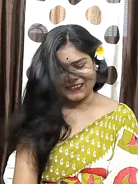 Snapshot of yoursweety09 chatting on July 15, 7:24 am yoursweety09 online show from July 15, 7:24 am