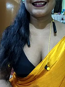 Snapshot of yoursweety09 chatting on July 28, 2:05 pm yoursweety09 online show from July 28, 2:05 pm