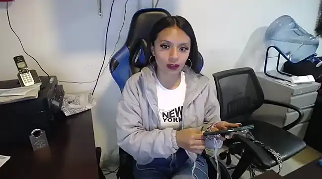 Snapshot of Natashax_Hot chatting on February 8, 3:10 pm Natashax Hot online show from February 8, 3:10 pm