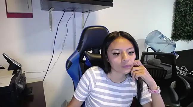 Snapshot of Natashax_Hot chatting on March 10, 7:40 pm Natashax Hot online show from March 10, 7:40 pm