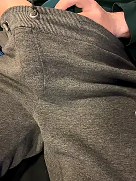 Snapshot of Dan8736 chatting on November 21, 10:14 am Dan8736 online show from November 21, 10:14 am