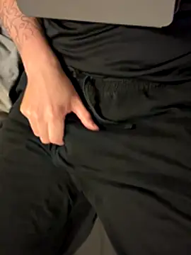 Snapshot of Dan8736 chatting on November 24, 7:13 pm Dan8736 online show from November 24, 7:13 pm