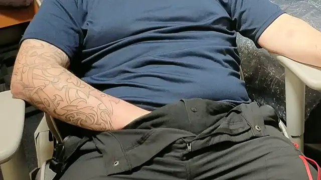 Snapshot of Dan8736 chatting on March 29, 6:52 pm Dan8736 online show from March 29, 6:52 pm