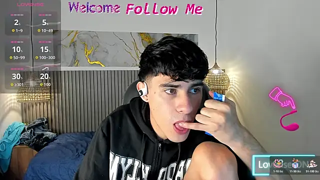 Snapshot of Dyla_n18 chatting on July 6, 7:38 pm Dyla n18 online show from July 6, 7:38 pm