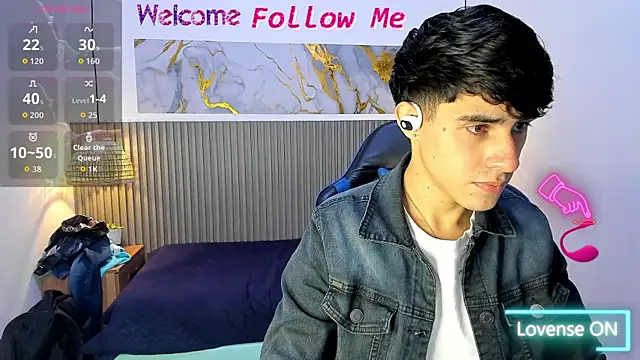 Snapshot of Dyla_n18 chatting on July 20, 7:49 pm Dyla n18 online show from July 20, 7:49 pm