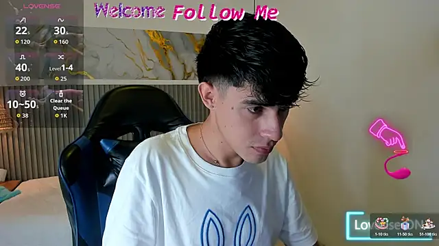 Snapshot of Dyla_n18 chatting on July 27, 8:27 pm Dyla n18 online show from July 27, 8:27 pm