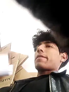 Snapshot of alexander32r chatting on September 18, 4:09 pm alexander32r online show from September 18, 4:09 pm