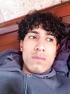 Snapshot of alexander32r chatting on September 21, 3:02 pm alexander32r online show from September 21, 3:02 pm