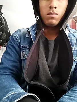 Snapshot of alexander32r chatting on September 22, 5:15 pm alexander32r online show from September 22, 5:15 pm