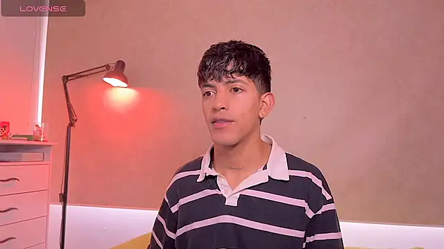 Snapshot of teobowny_ chatting on July 15, 3:17 pm teobowny online show from July 15, 3:17 pm