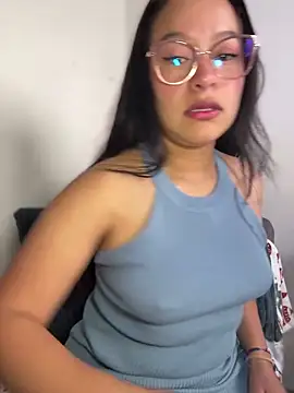 Snapshot of Liulee chatting on December 14, 2:33 pm Liulee online show from December 14, 2:33 pm