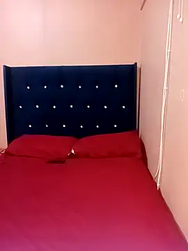 Luciouslips00 online show from February 13, 2:24 pm