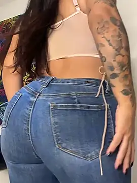 Snapshot of AndyFire69 chatting on February 21, 2:38 pm AndyFire69 online show from February 21, 2:38 pm