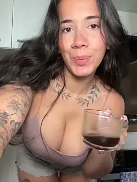 Snapshot of AndyFire69 chatting on November 15, 1:18 pm AndyFire69 online show from November 15, 1:18 pm