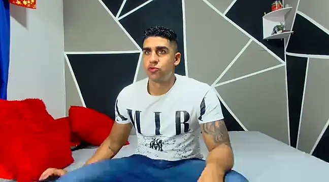 Snapshot of astrom_greyy chatting on December 19, 6:45 am astrom greyy online show from December 19, 6:45 am