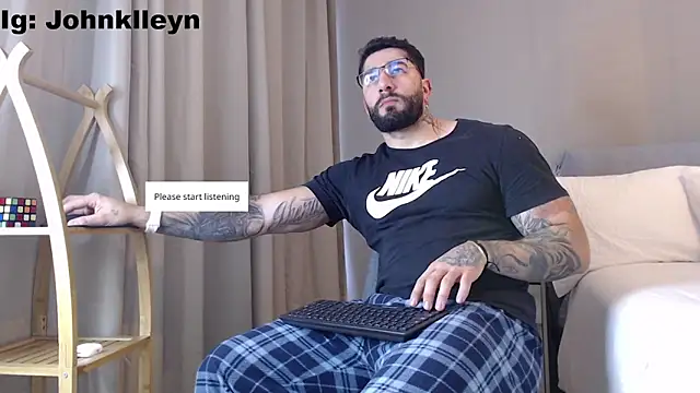 Snapshot of jonhklleyn chatting on June 15, 8:33 pm jonhklleyn online show from June 15, 8:33 pm