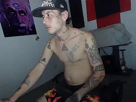 Snapshot of patrik_tattoo_ chatting on May 31, 5:59 am patrik tattoo online show from May 31, 5:59 am